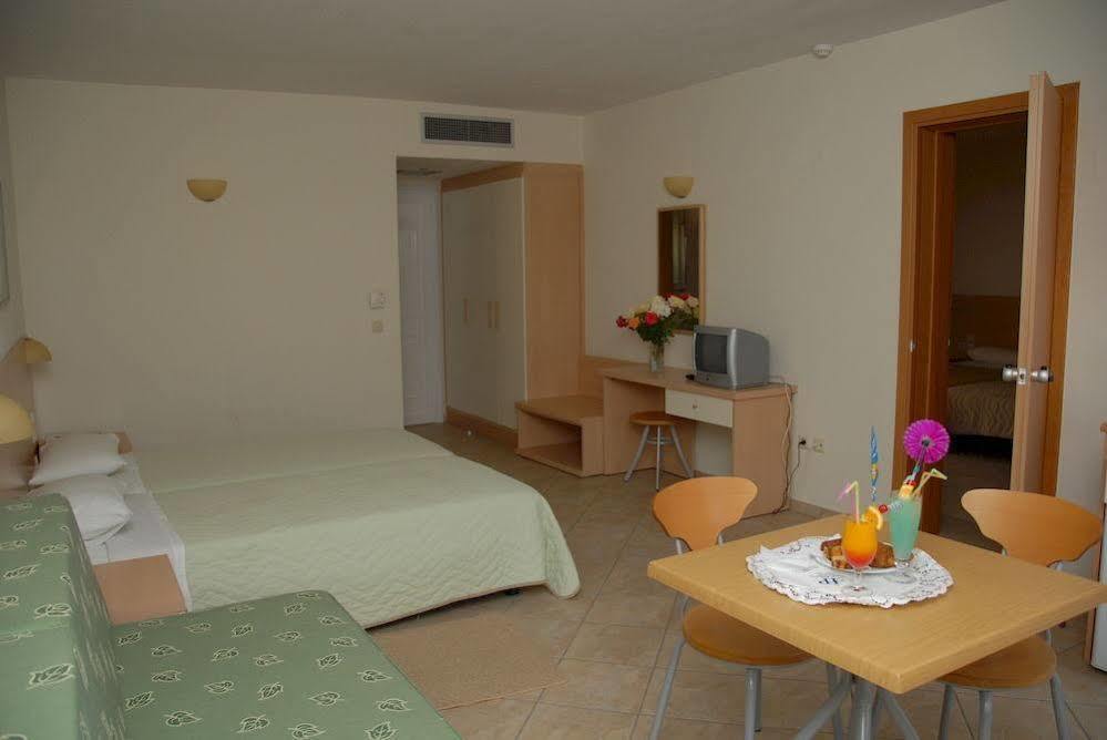 Thinalos Aparthotel Acharavi  Dış mekan fotoğraf